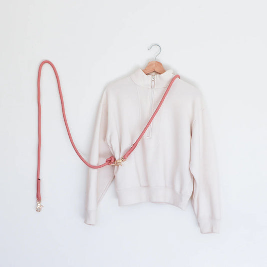 Laisse mains libres en cordes tressées – Rose